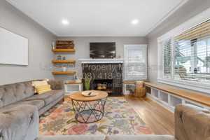 featured image of 950 N 5th St