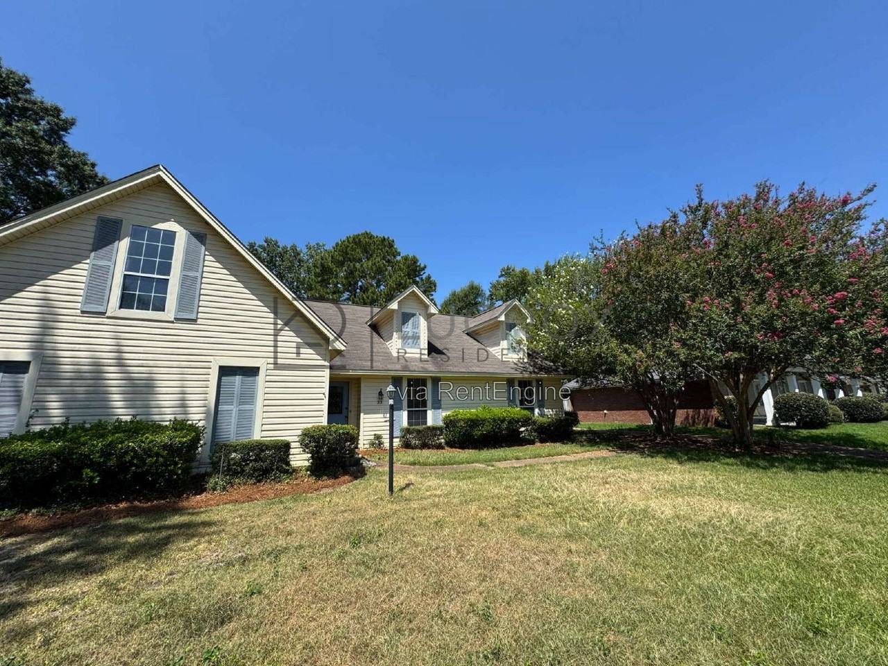 33 Sandlewood Dr - Photo 2 of 19