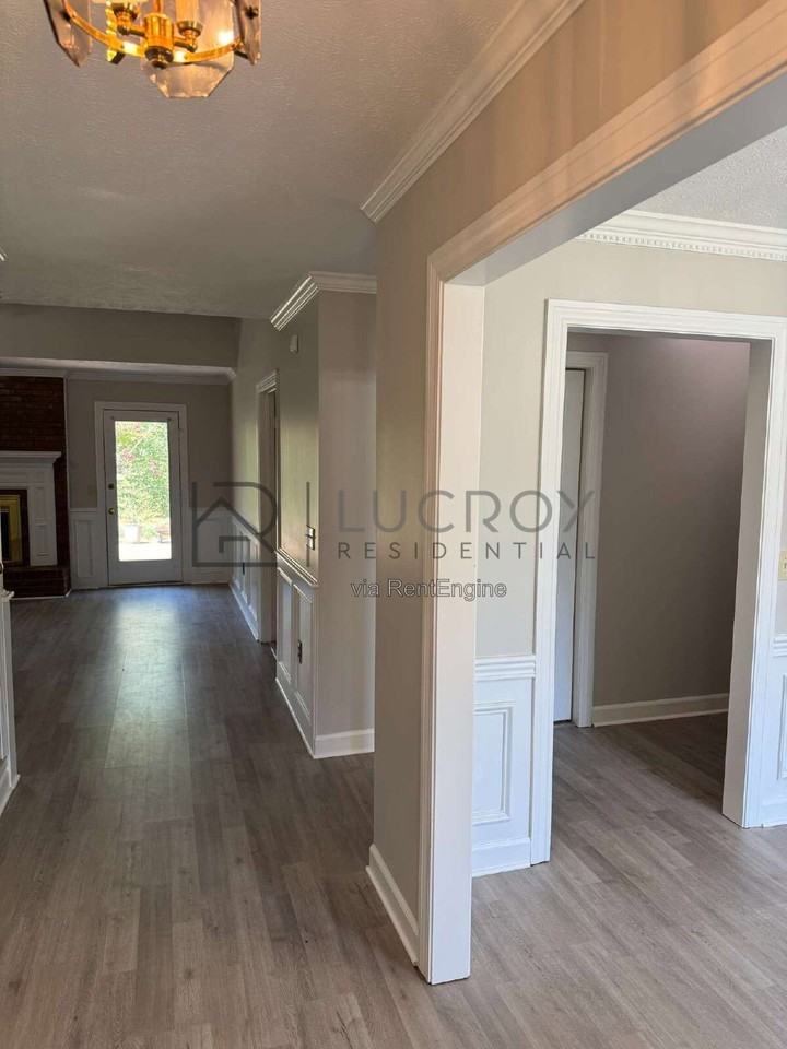 33 Sandlewood Dr - Photo 3 of 19