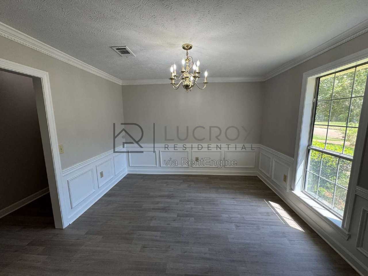 33 Sandlewood Dr - Photo 4 of 19
