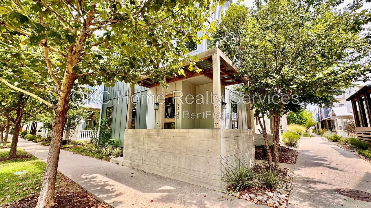 941 Pedalers Ln - Photo 2 of 34