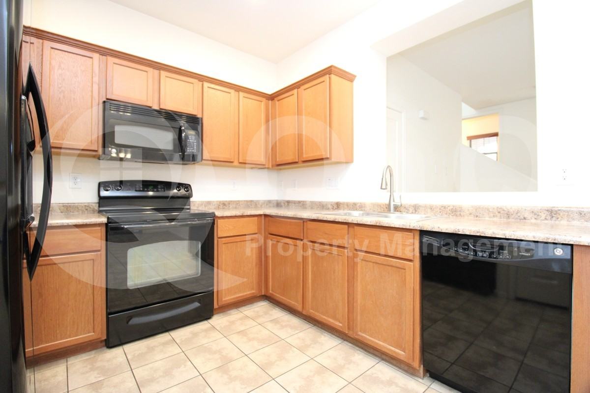 2840 S Brett St - Photo 4 of 23