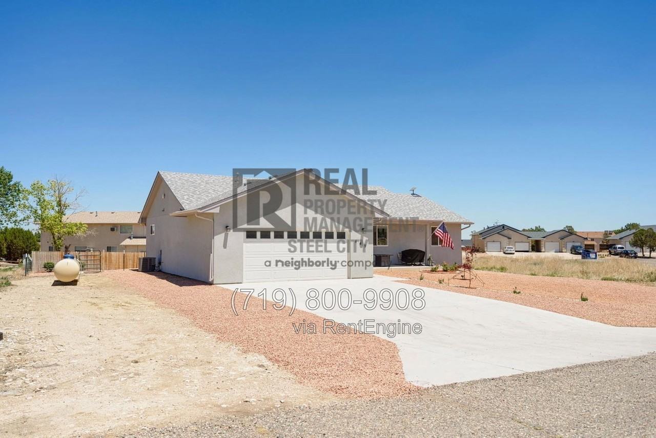 449 S Laporte Dr - Photo 2 of 23