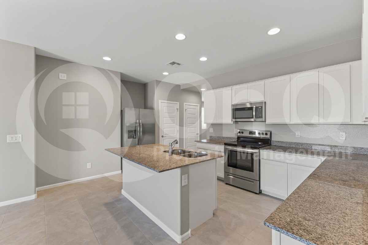 12219 E Wallflower Ln - Photo 2 of 27