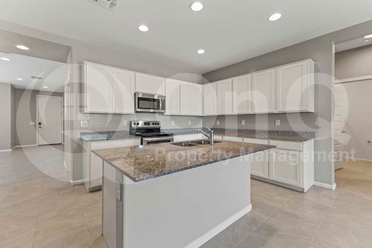 12219 E Wallflower Ln - Photo 3 of 27