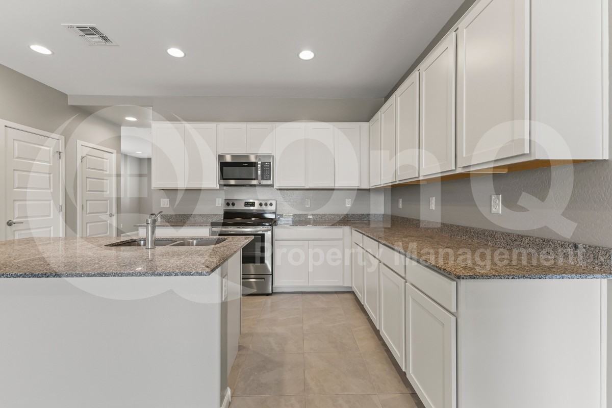 12219 E Wallflower Ln - Photo 4 of 27