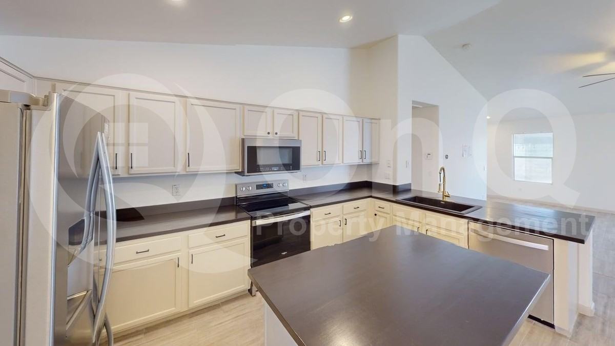12211 W Hadley St - Photo 6 of 22