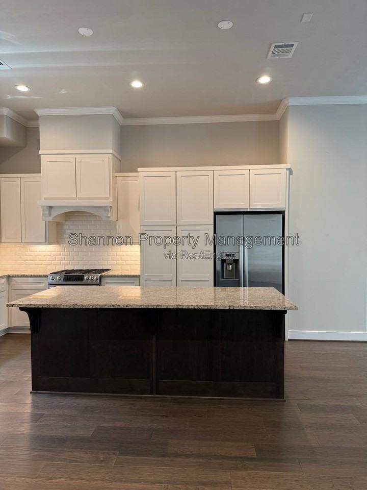 10915 Brookeshire Chase Ln - Photo 7 of 24