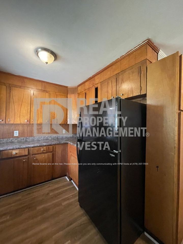 111 Windsor Dr - Photo 5 of 17