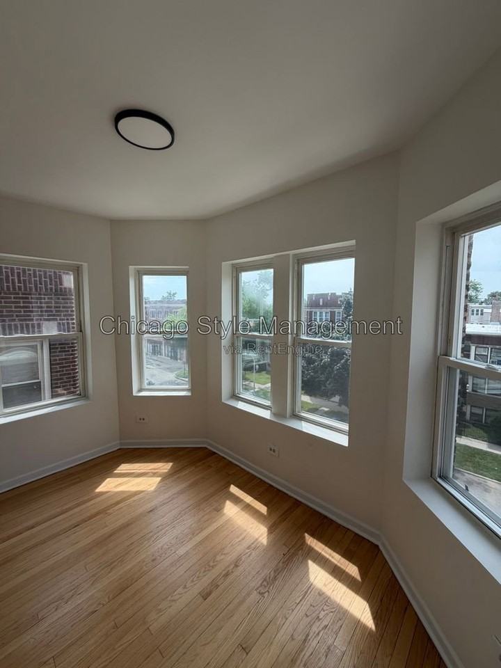 7831 S Colfax Ave #1N - Photo 5 of 13