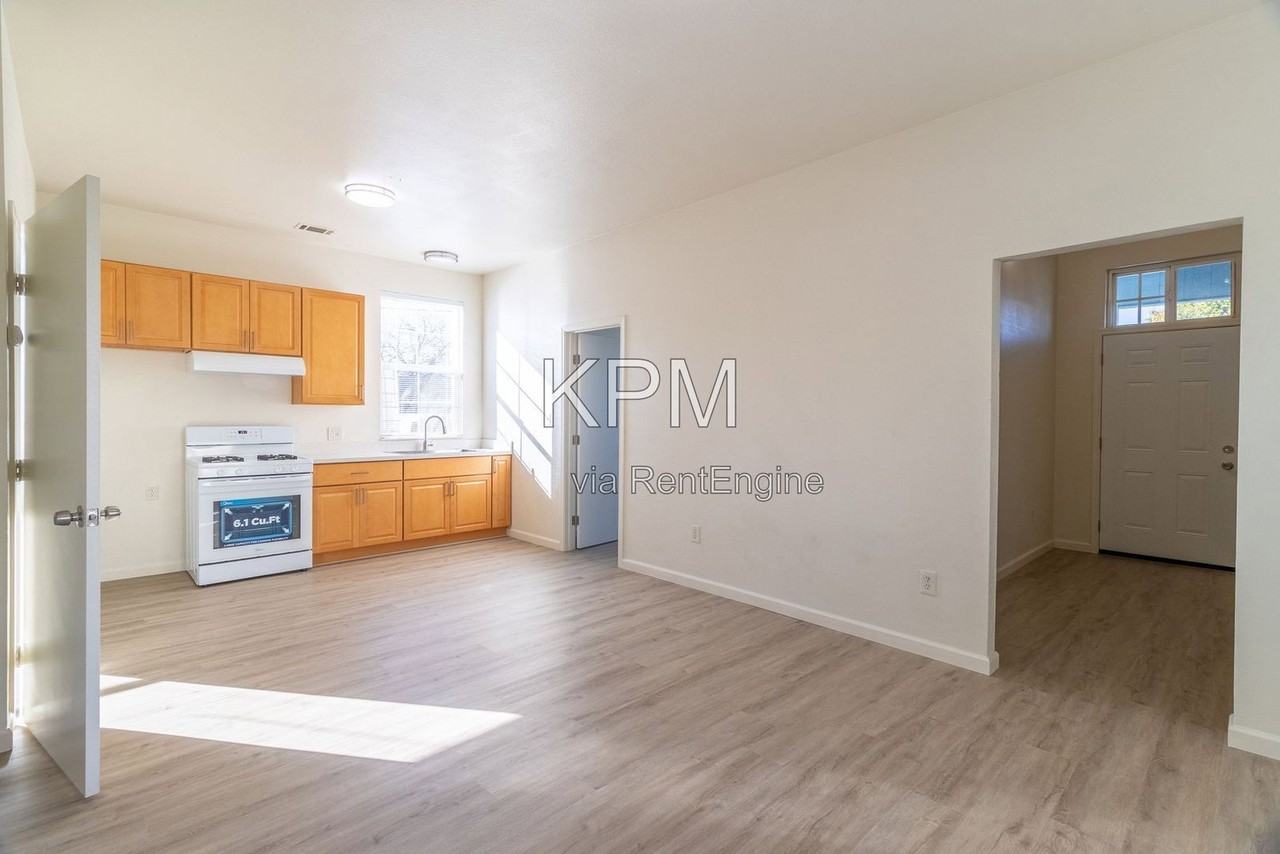 1236 E Channel St - Photo 3 of 21