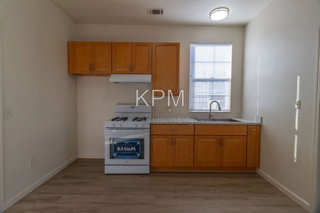 1236 E Channel St - Photo 5 of 21