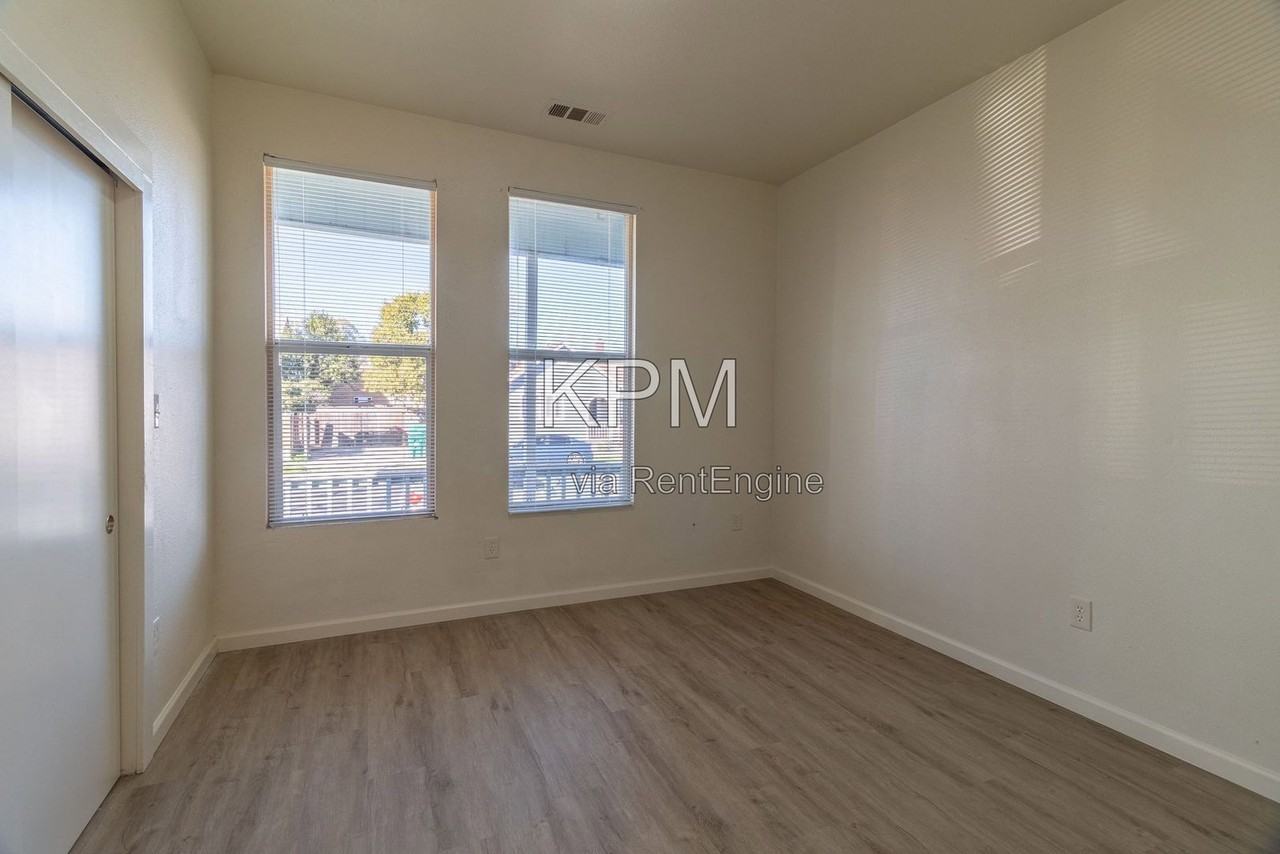 1236 E Channel St - Photo 7 of 21