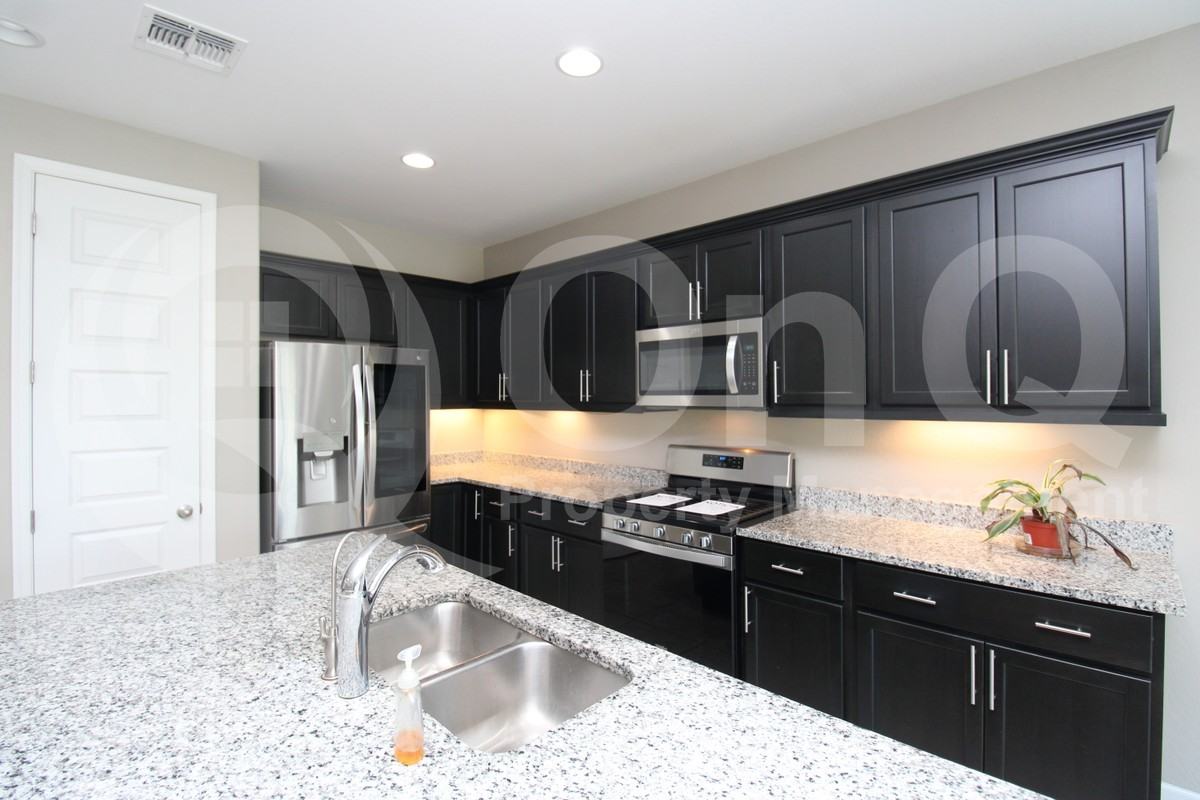 714 W Hartford Ave - Photo 3 of 21