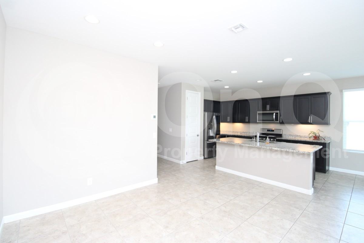 714 W Hartford Ave - Photo 5 of 21