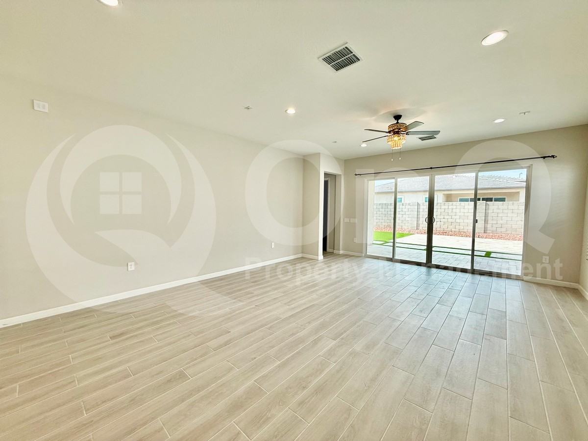 10438 W Salter Dr - Photo 3 of 31