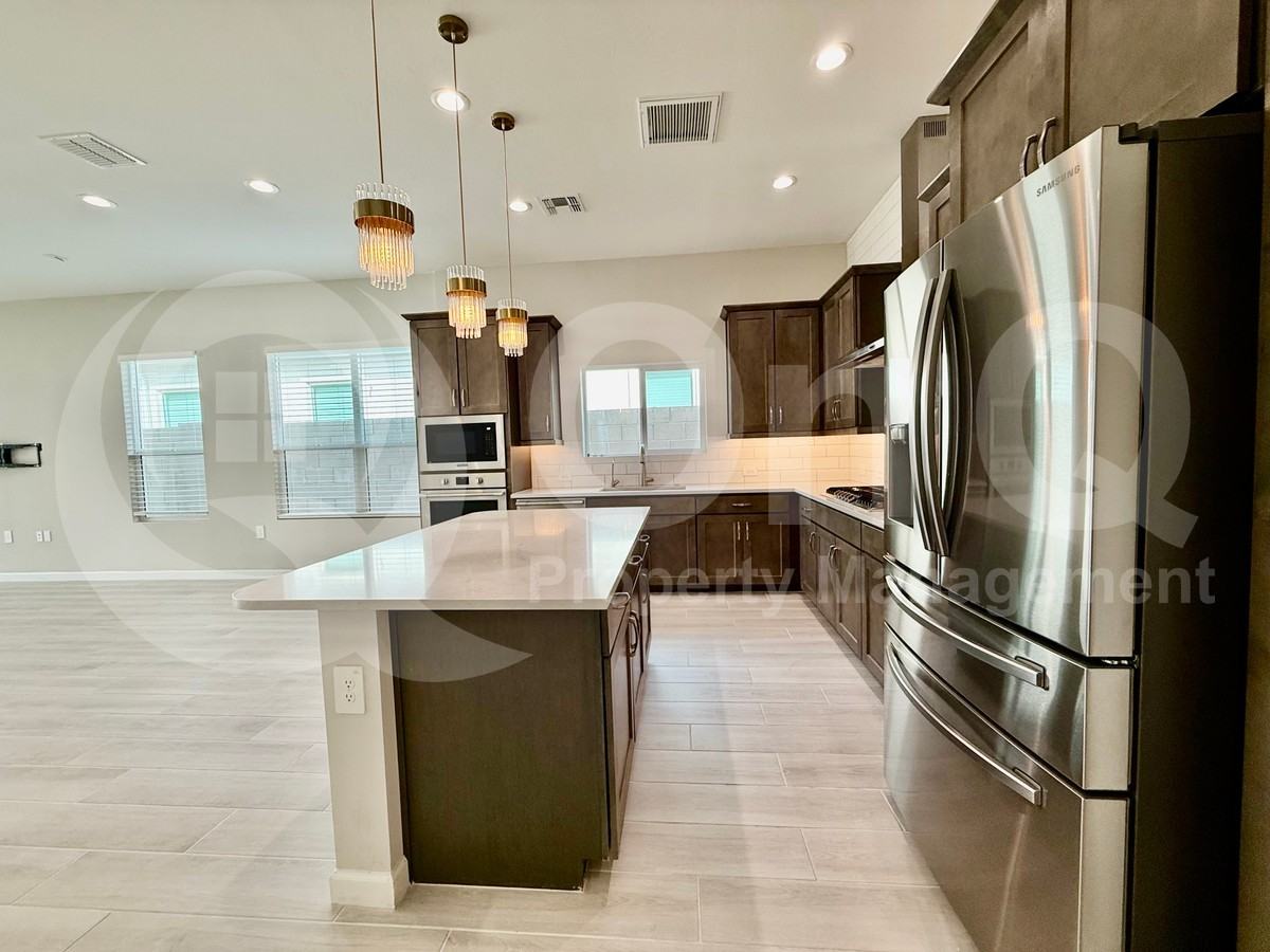 10438 W Salter Dr - Photo 5 of 31