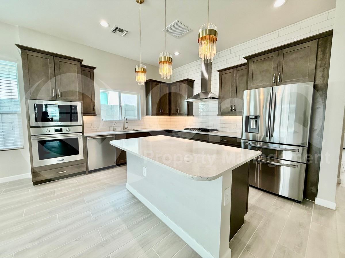 10438 W Salter Dr - Photo 6 of 31
