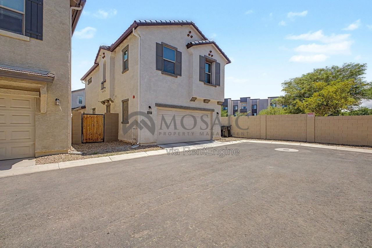 8317 E Impala Ave - Photo 3 of 38
