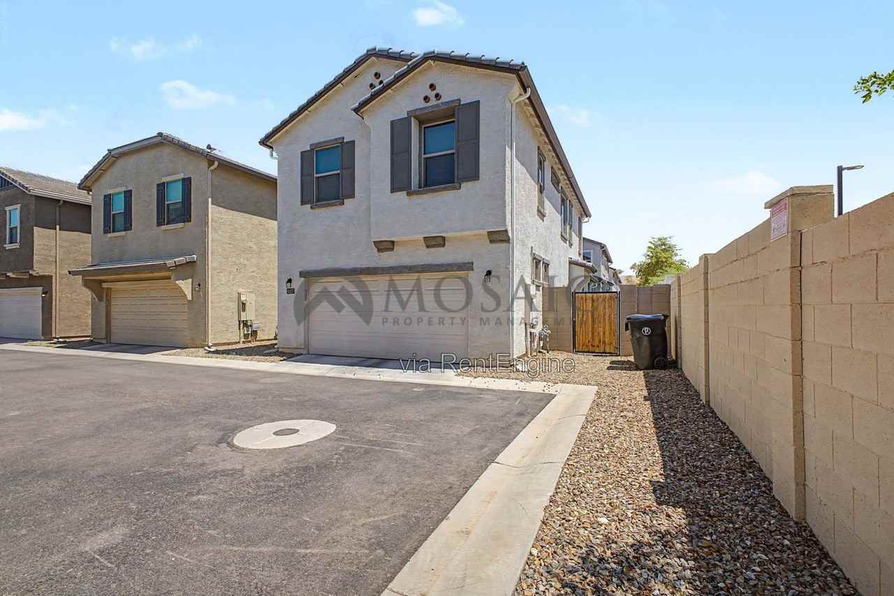8317 E Impala Ave - Photo 5 of 38