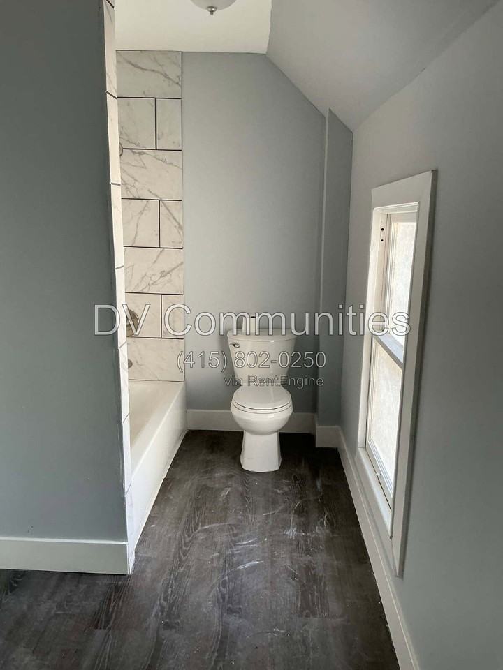 2084 W 81st St #1 - Photo 3 of 20