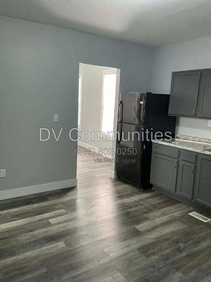 2084 W 81st St #1 - Photo 4 of 20