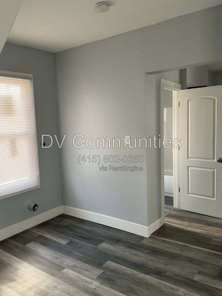2084 W 81st St #1 - Photo 7 of 20
