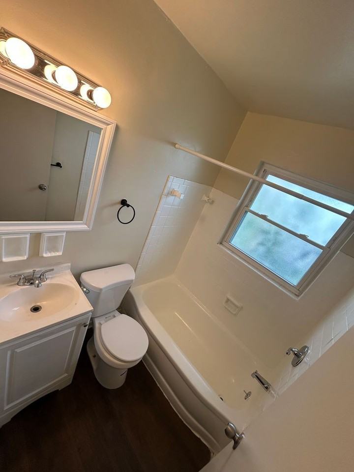 2616 Newport Ave #8 - Photo 4 of 6