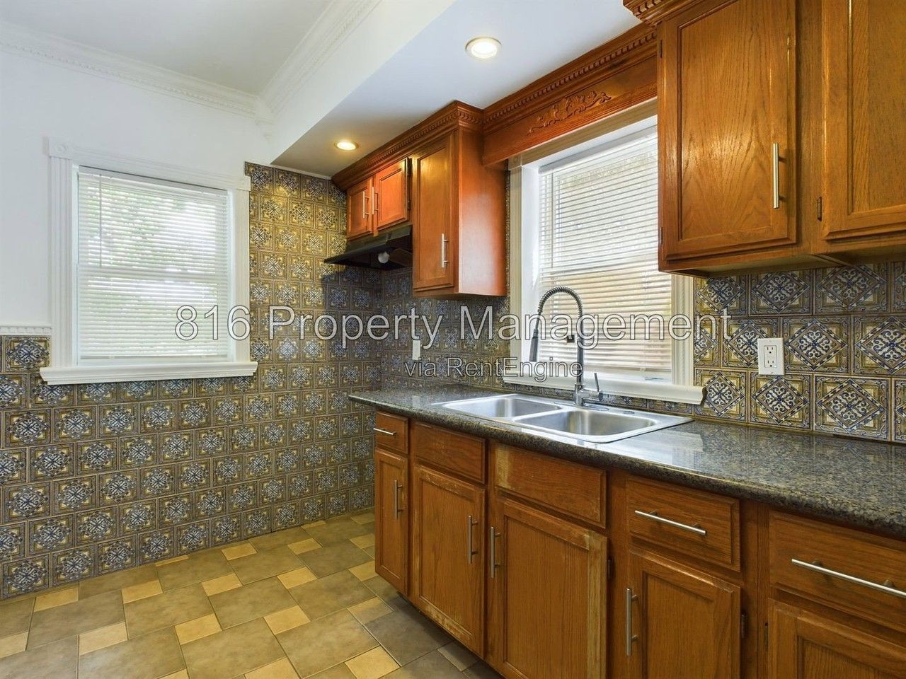 411 Norton Ave - Photo 4 of 15