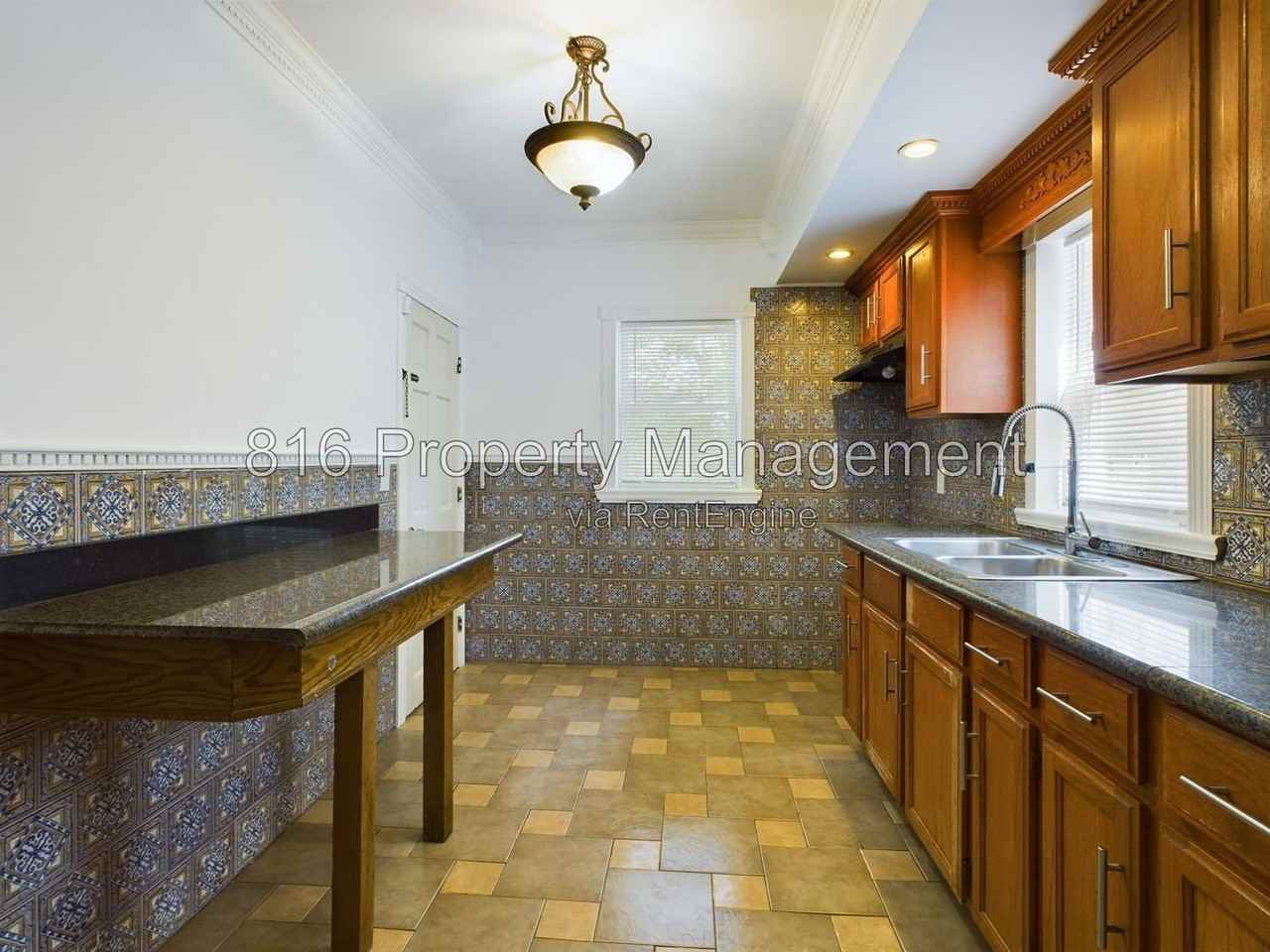 411 Norton Ave - Photo 5 of 15