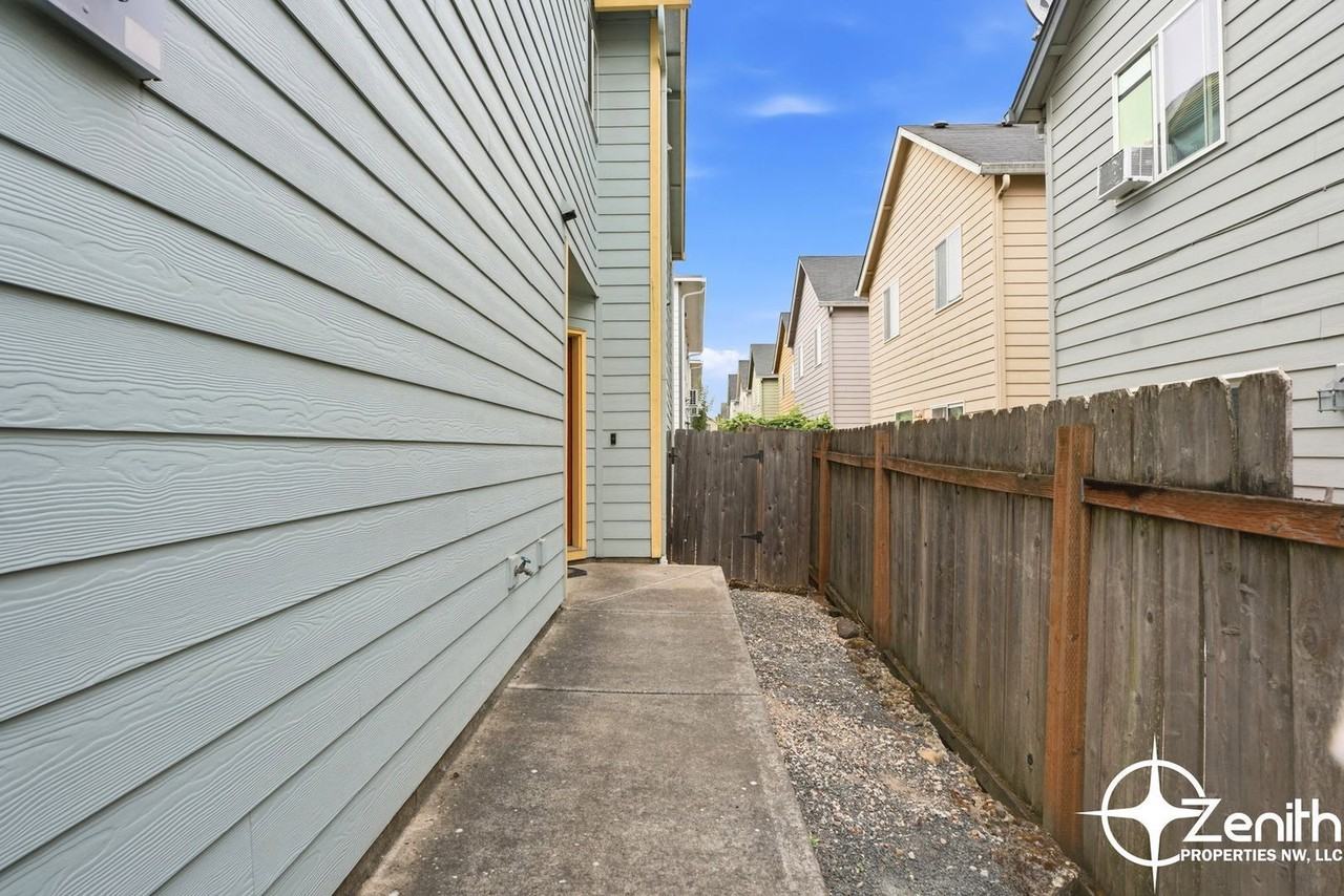 5618 Ne 74th Ct - Photo 3 of 34