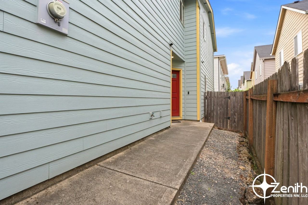 5618 Ne 74th Ct - Photo 4 of 34