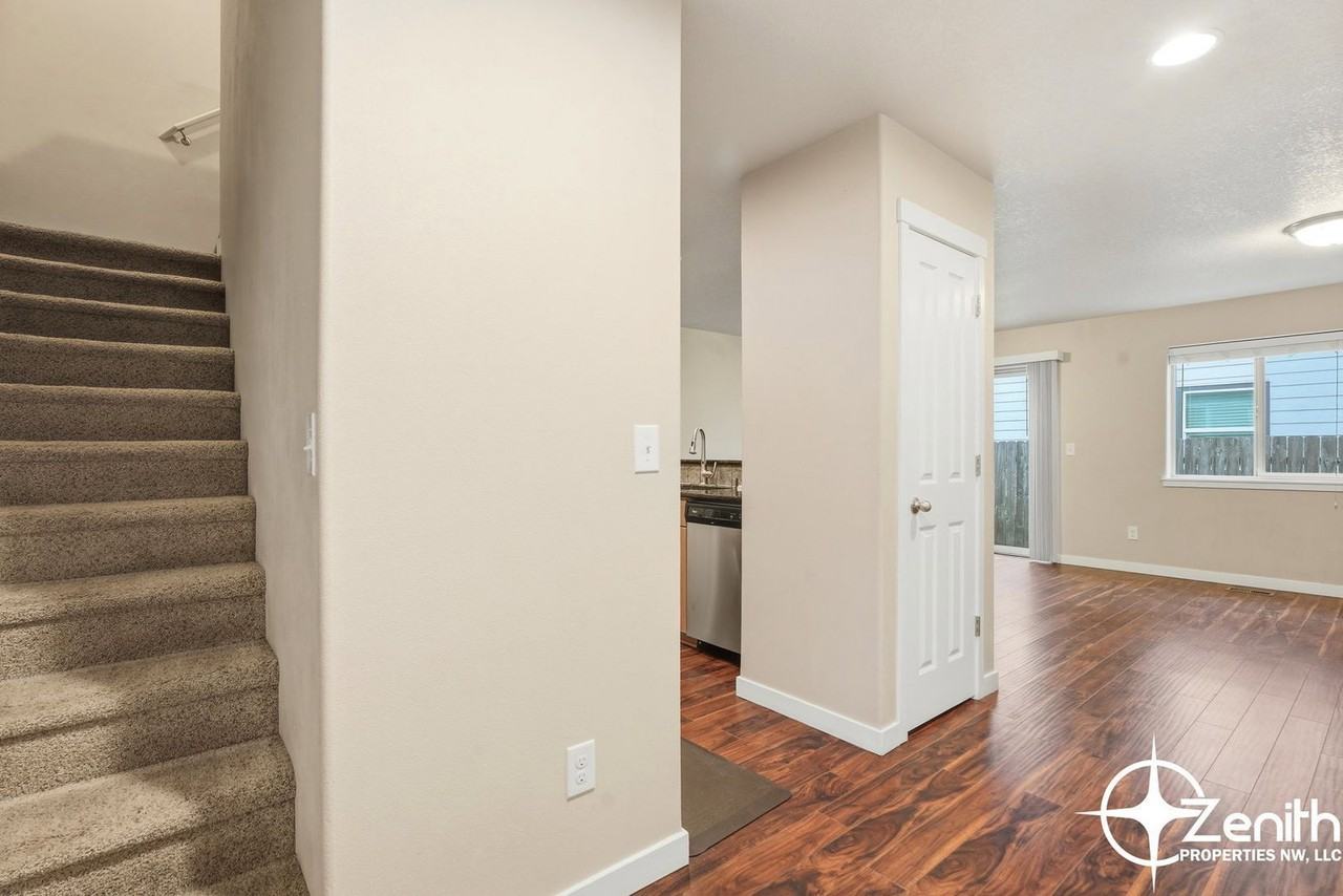 5618 Ne 74th Ct - Photo 6 of 34