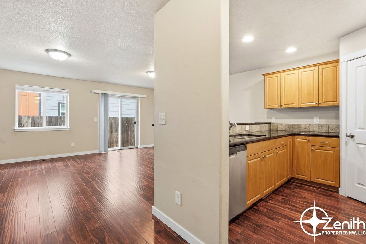 5616 Ne 74th Ct - Photo 3 of 33
