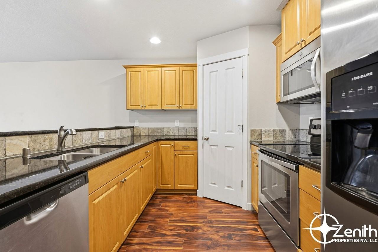 5616 Ne 74th Ct - Photo 4 of 33