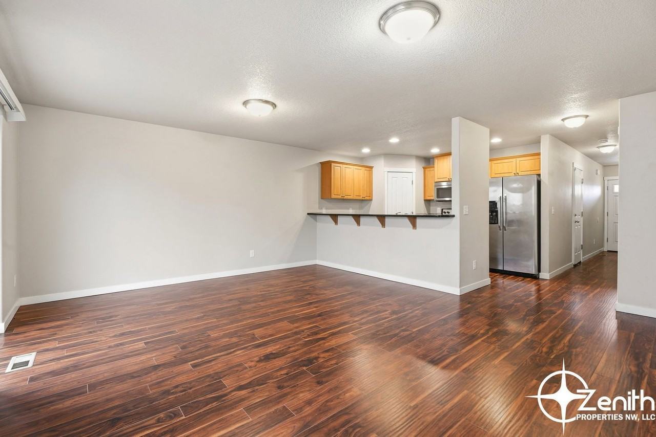 5616 Ne 74th Ct - Photo 6 of 33