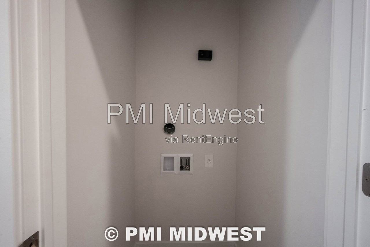 1523 E Market St - Photo 7 of 19