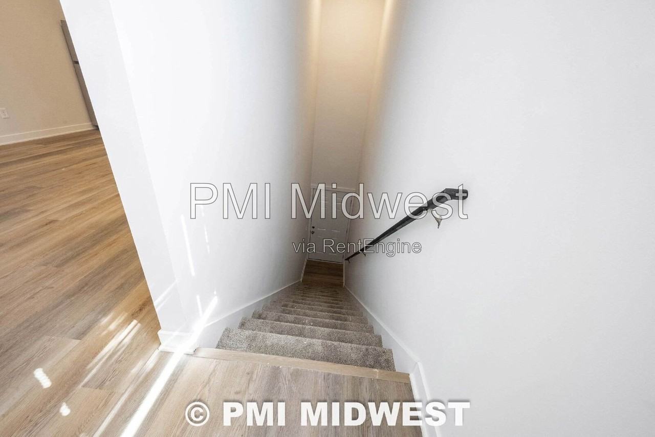 1525 E Market St - Photo 3 of 19