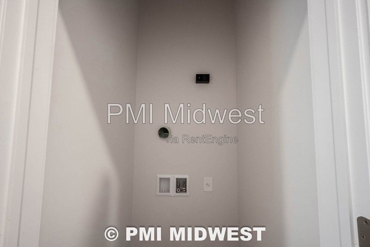 1525 E Market St - Photo 7 of 19