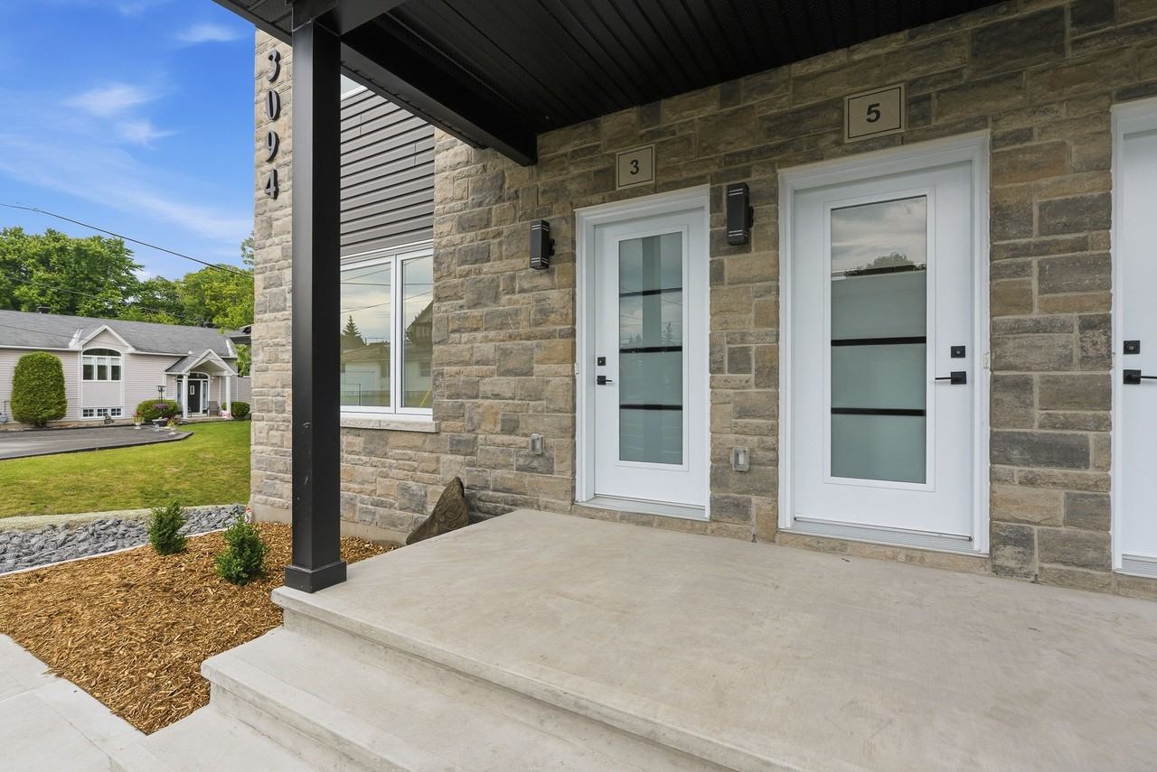 3184 Du Quai Ave - Photo 2 of 14