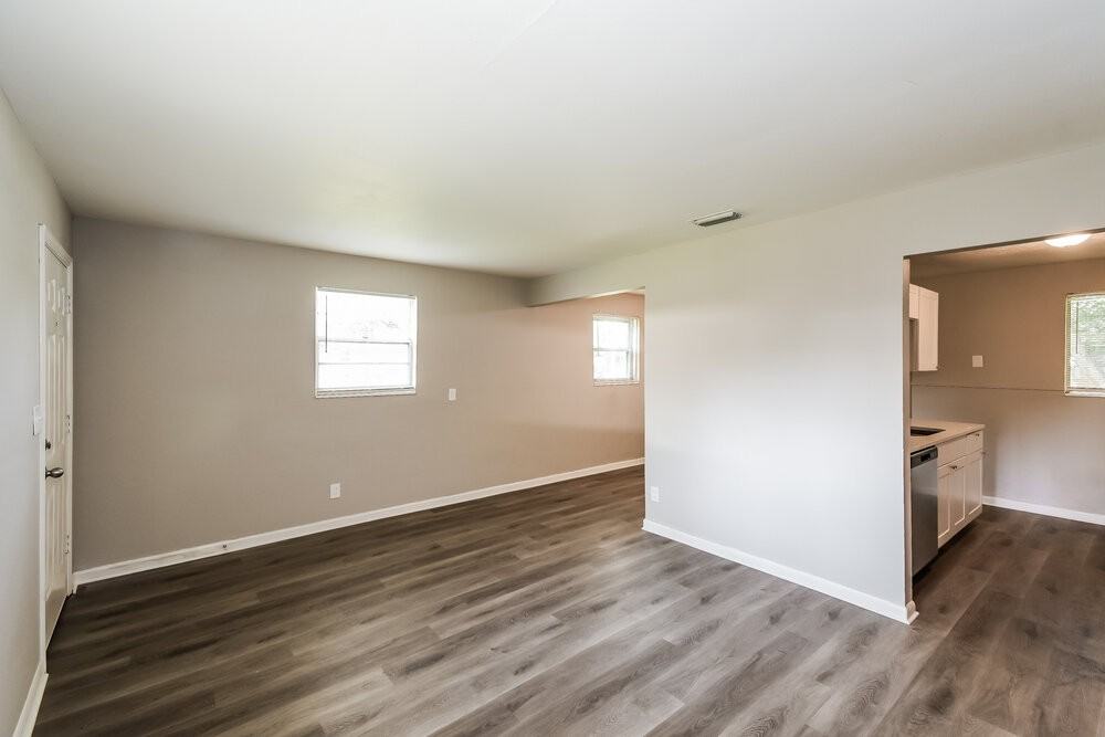 6819 Goldilocks Ln - Photo 3 of 16