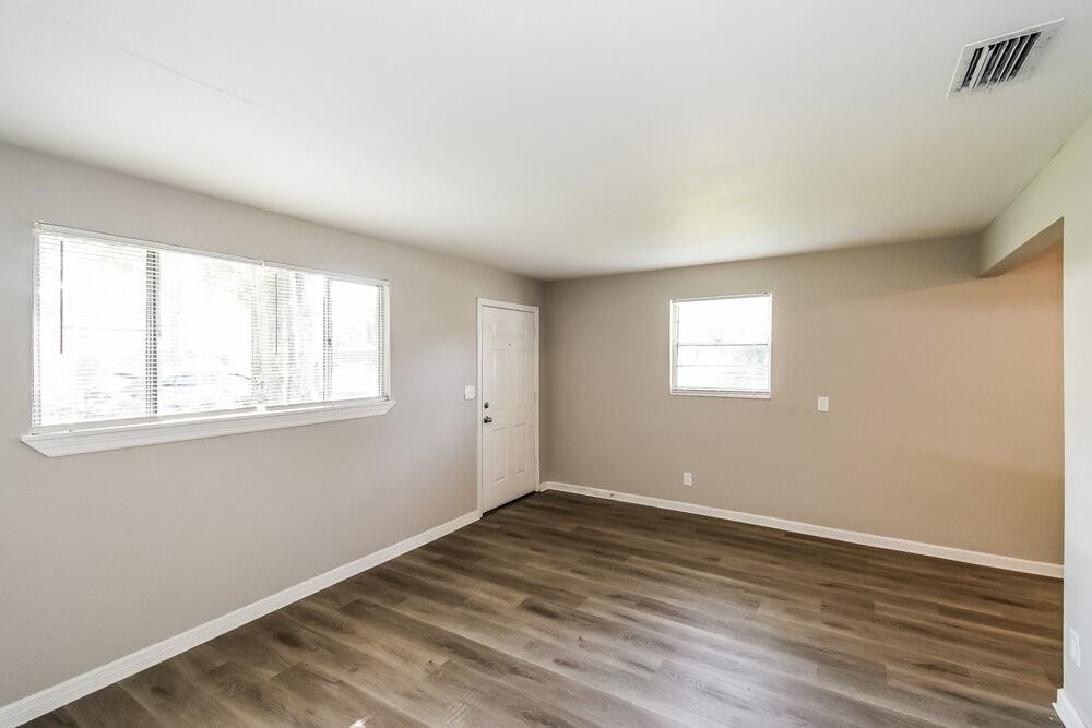 6819 Goldilocks Ln - Photo 4 of 16