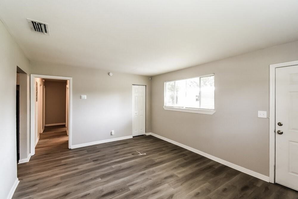 6819 Goldilocks Ln - Photo 5 of 16