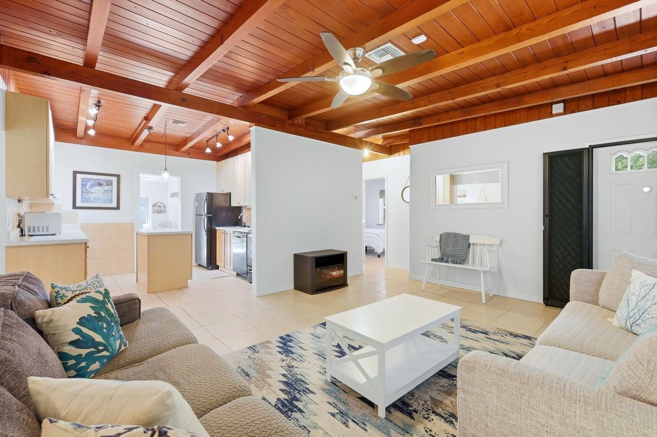 428 Court St - Photo 6 of 31