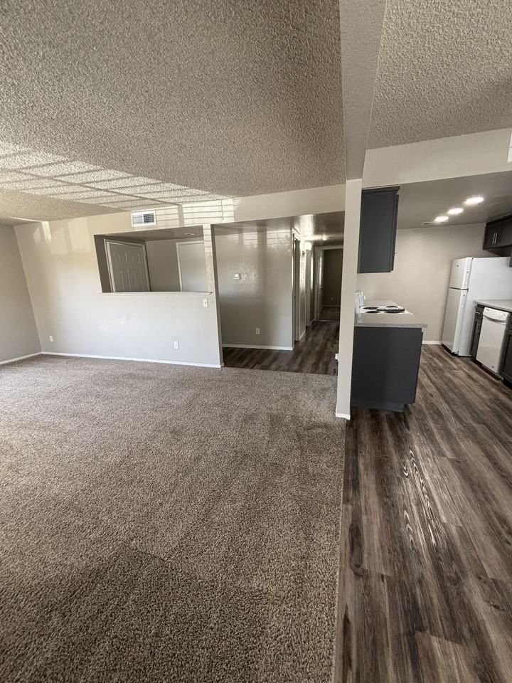 Burgundy House Apartments - Photo 5 of 39
