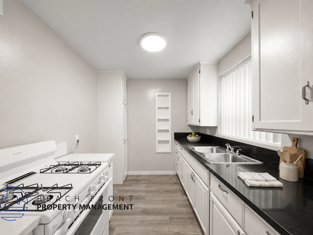 2070-2080 Magnolia Ave. - Photo 2 of 15