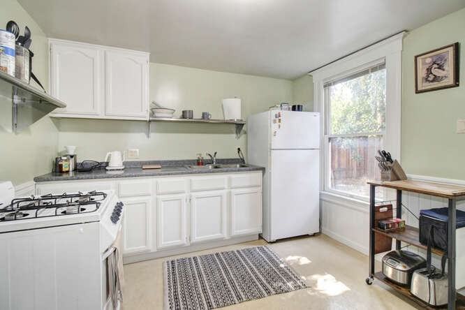 1904 F St #D - Photo 7 of 9