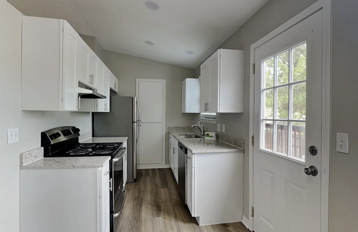 18035 East Asbury Place - Photo 3 of 9