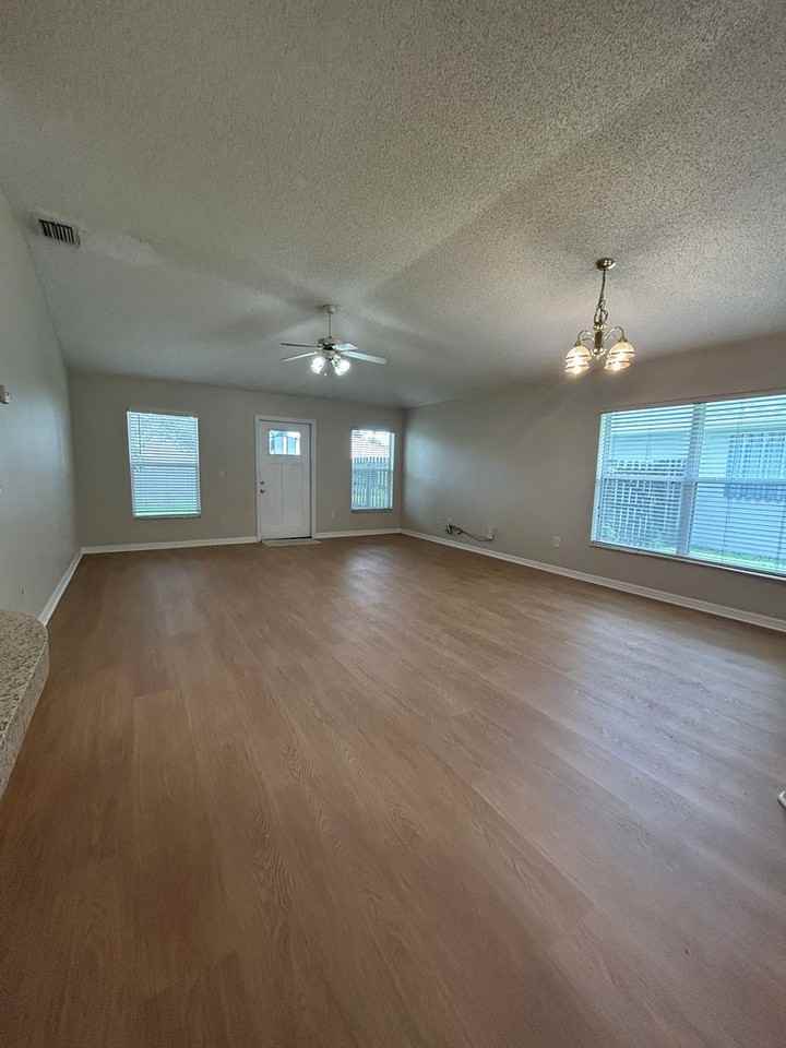 2891 Stratford Pointe Dr - Photo 4 of 15