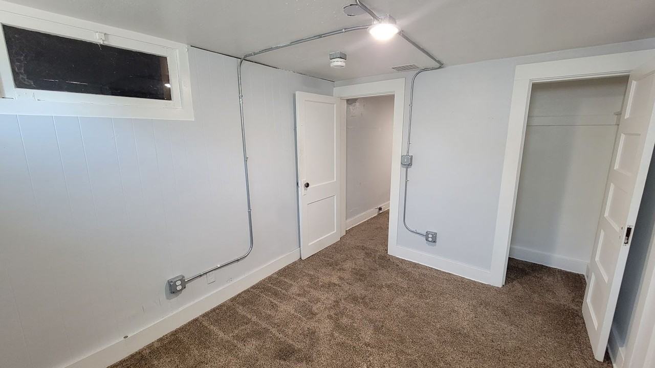 402 402 Ouray Ave - 400 1/2 Ouray Ave - Photo 2 of 11